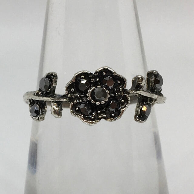(118)ブラックビジューのお花モチーフリング　シルバー　ヴィンテージ レディースのアクセサリー(リング(指輪))の商品写真
