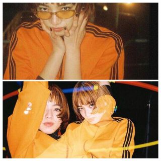 adidas トラックジャケット オレンジ 小松菜奈