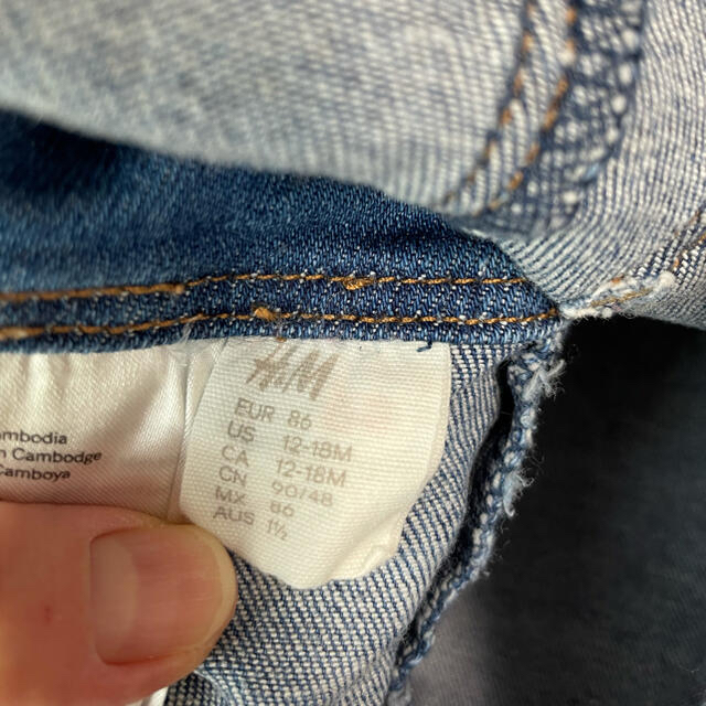 H&M(エイチアンドエム)のデニム ジャンパースカート サロペット　H&M 80 キッズ/ベビー/マタニティのベビー服(~85cm)(ワンピース)の商品写真