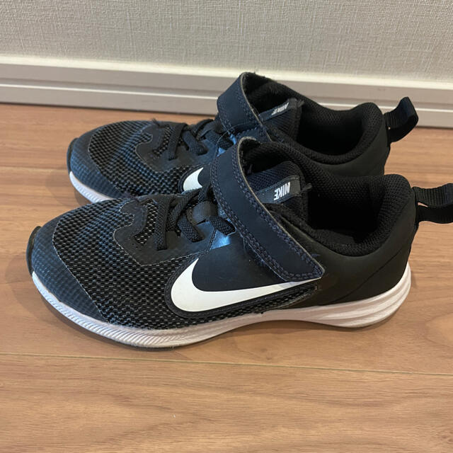 NIKE(ナイキ)のナイキ　NIKE スニーカー　ダウンシフター　18.5cm キッズ/ベビー/マタニティのキッズ靴/シューズ(15cm~)(スニーカー)の商品写真