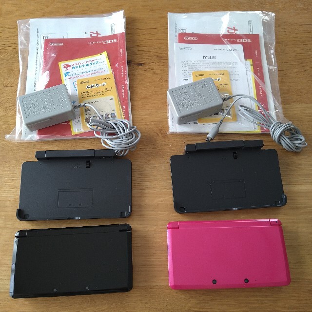 ニンテンドー3DS(ニンテンドー3DS)の[値下げ中]NINTENDO3DS 2台セット エンタメ/ホビーのゲームソフト/ゲーム機本体(携帯用ゲーム機本体)の商品写真