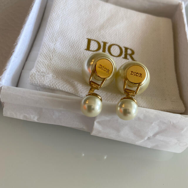 Dior(ディオール)の【お客様お取り置き】新品未使用✨Dior トライバルパールイヤリング レディースのアクセサリー(イヤリング)の商品写真