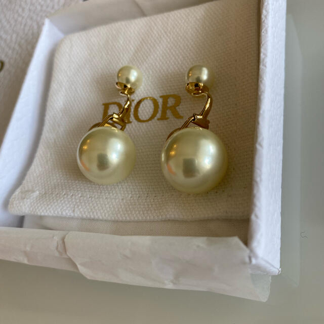 Dior(ディオール)の【お客様お取り置き】新品未使用✨Dior トライバルパールイヤリング レディースのアクセサリー(イヤリング)の商品写真