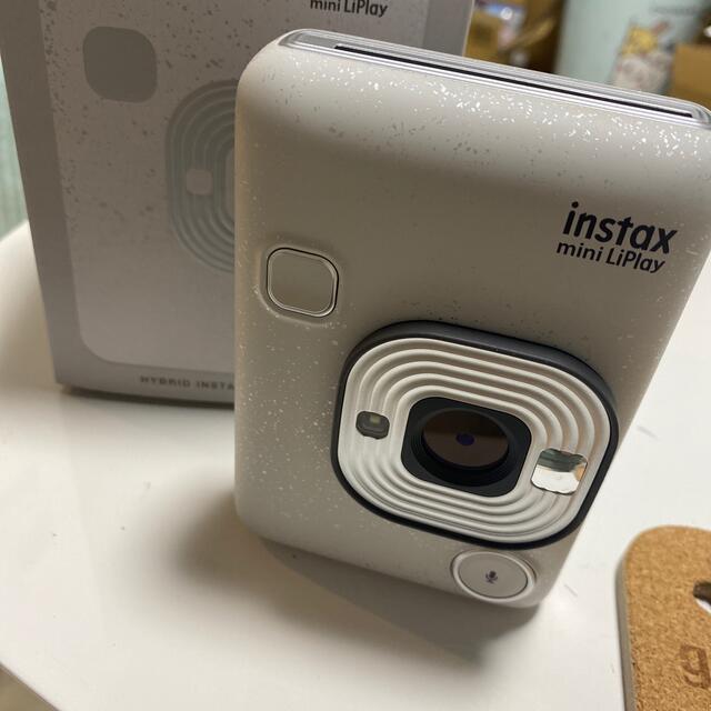 FUJI FILM instax mini LIPLAY STONE WHITE スマホ/家電/カメラのカメラ(フィルムカメラ)の商品写真