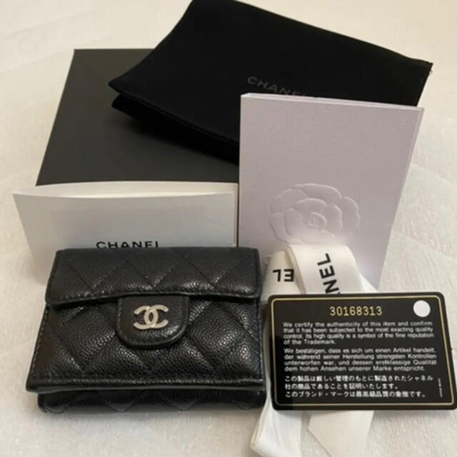 CHANEL 三つ折り財布　ブラック　シルバー金具　キャビアスキン