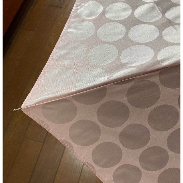 CLINIQUE(クリニーク)のレディース　CLINIQUE 折りたたみ傘　ピンク　未使用 レディースのファッション小物(傘)の商品写真