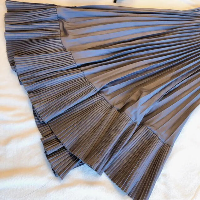 dholic(ディーホリック)のさやち様専用　DHOLIC ディーホリック　アンバランスヘムプリーツスカート レディースのスカート(ロングスカート)の商品写真