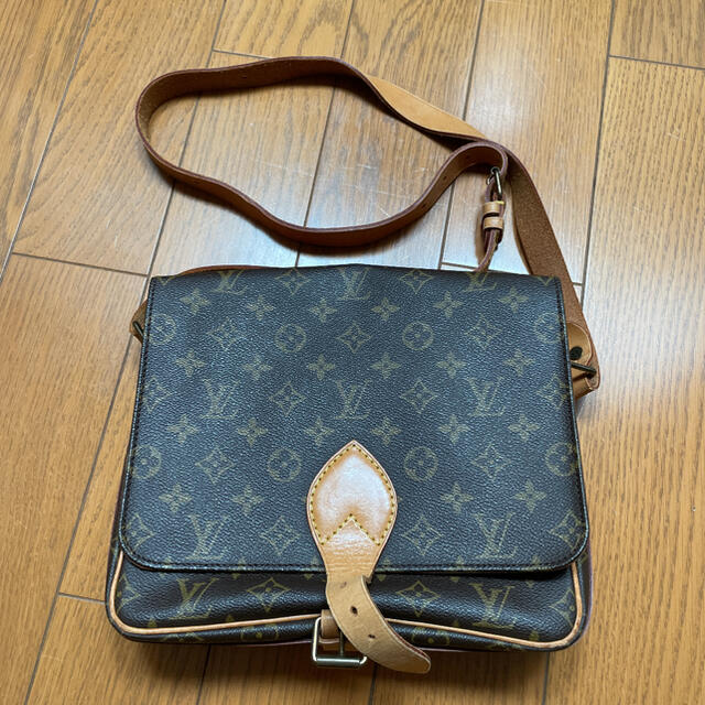 LOUIS VUITTON(ルイヴィトン)の美品　ルイ•ヴィトン　カルトシエール　モノグラム　ショルダーバック レディースのバッグ(ショルダーバッグ)の商品写真