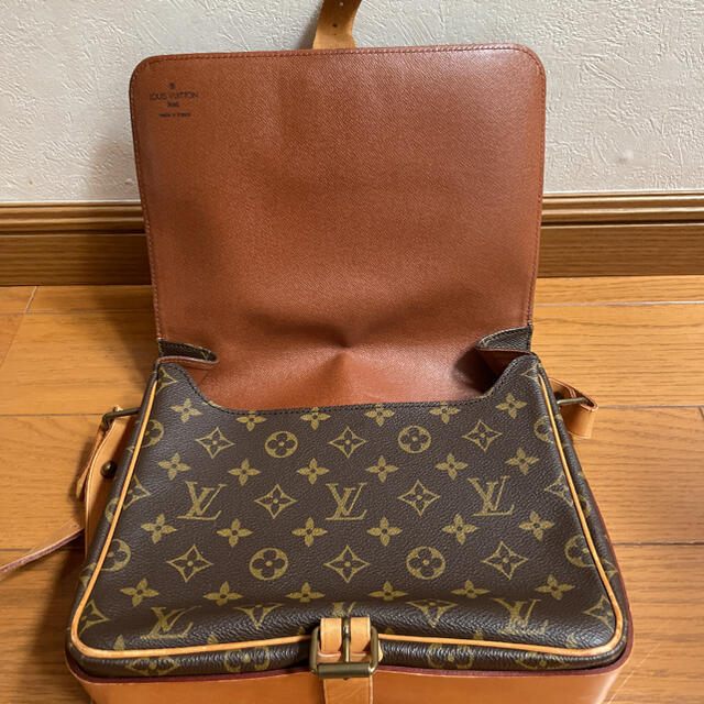 LOUIS VUITTON(ルイヴィトン)の美品　ルイ•ヴィトン　カルトシエール　モノグラム　ショルダーバック レディースのバッグ(ショルダーバッグ)の商品写真