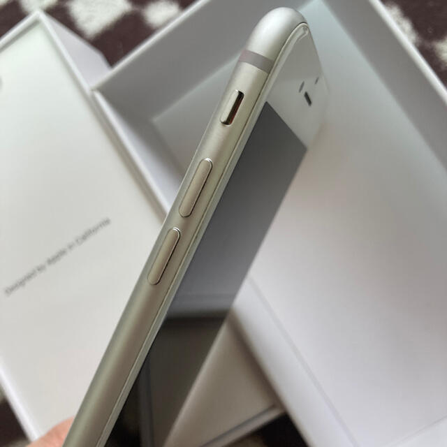 爆買い定番 Apple iPhone8 （au）64GBシルバーの通販 by akimama's shop｜アップルならラクマ 
