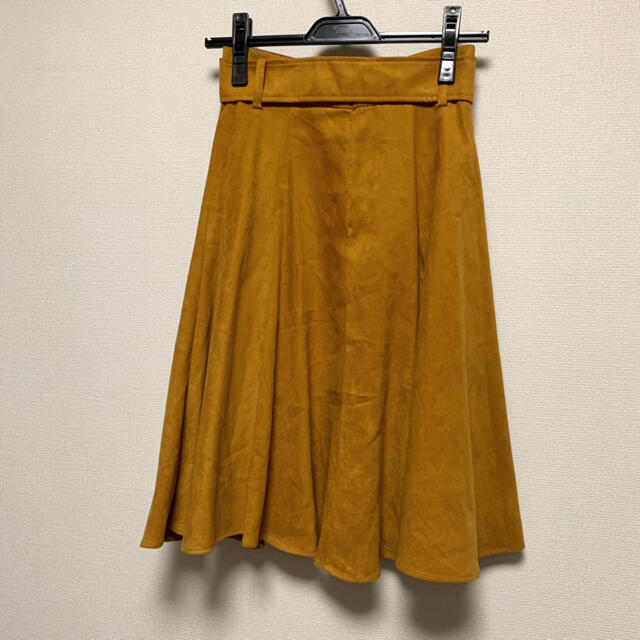 Apuweiser-riche(アプワイザーリッシェ)のアプワイザーリッシェ　雑誌掲載　スエードフレアスカート　黄色 レディースのスカート(ひざ丈スカート)の商品写真
