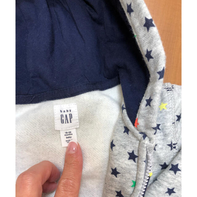 babyGAP(ベビーギャップ)のbabygap 裏起毛パーカー　パンツセット キッズ/ベビー/マタニティのベビー服(~85cm)(トレーナー)の商品写真