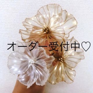 ヴェラウォン(Vera Wang)のアメリカンフラワー　ヘッドパーツ　花　ゴールド　パール(ヘッドドレス/ドレス)