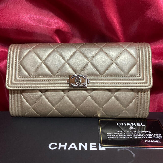 CHANEL(シャネル)の極美品♡正規品 シャネル ボーイシャネル マトラッセ フラップ 長財布 ゴールド レディースのファッション小物(財布)の商品写真