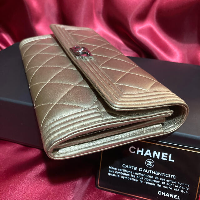 CHANEL(シャネル)の極美品♡正規品 シャネル ボーイシャネル マトラッセ フラップ 長財布 ゴールド レディースのファッション小物(財布)の商品写真