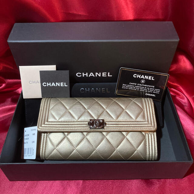 CHANEL(シャネル)の極美品♡正規品 シャネル ボーイシャネル マトラッセ フラップ 長財布 ゴールド レディースのファッション小物(財布)の商品写真