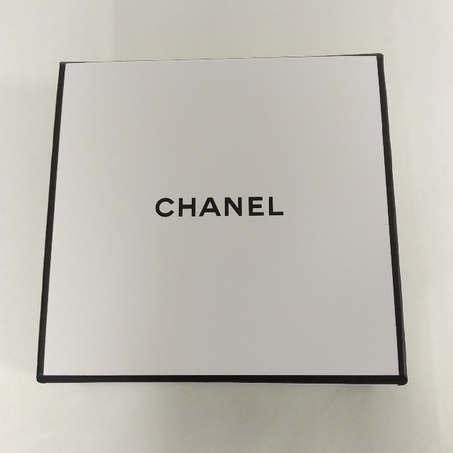 CHANEL(シャネル)の専用□新品箱無し□CHANEL　シャネル　ルリフトセラム　美容液　30ml コスメ/美容のスキンケア/基礎化粧品(美容液)の商品写真