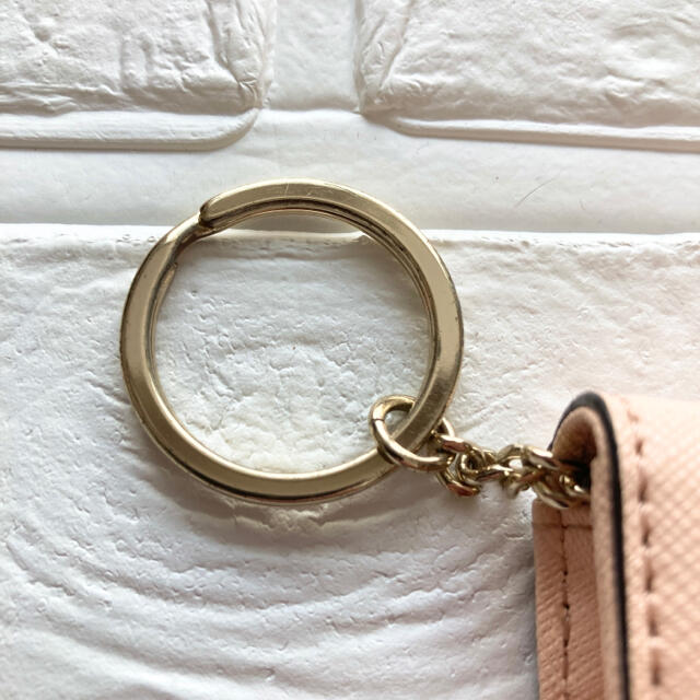 kate spade new york(ケイトスペードニューヨーク)の【美品】kate spede パスケース　ホワイト　ブラック　コインケース付き レディースのファッション小物(名刺入れ/定期入れ)の商品写真