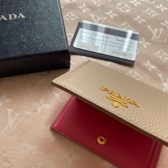 PRADA(プラダ)のPRADA 二つ折り財布 ベージュ レディースのファッション小物(財布)の商品写真