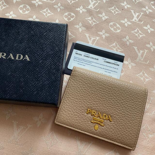 PRADA(プラダ)のPRADA 二つ折り財布 ベージュ レディースのファッション小物(財布)の商品写真