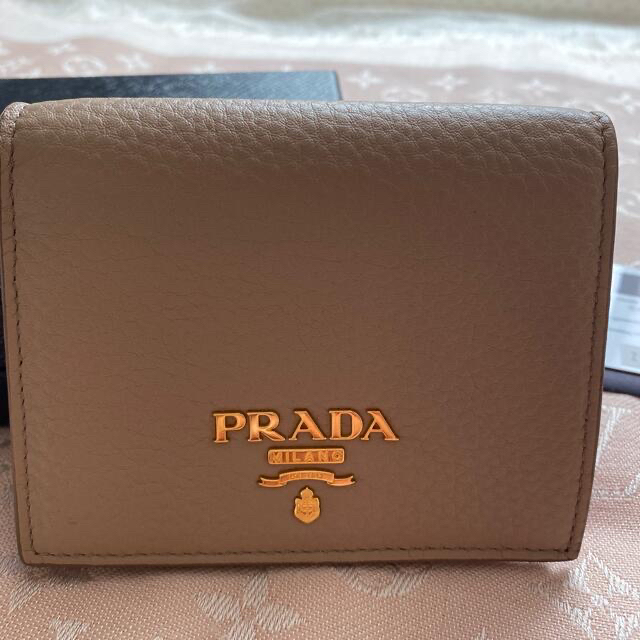 PRADA(プラダ)のPRADA 二つ折り財布 ベージュ レディースのファッション小物(財布)の商品写真