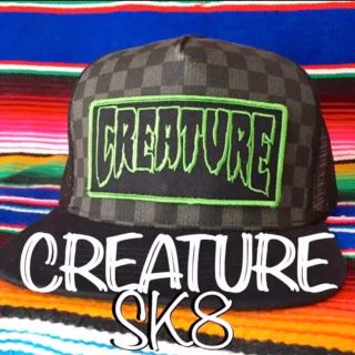 クルキッド(KROOKED)のCREATUREクリーチャーUS限定sk8ボードワッペントラッカーキャップ帽子(キャップ)