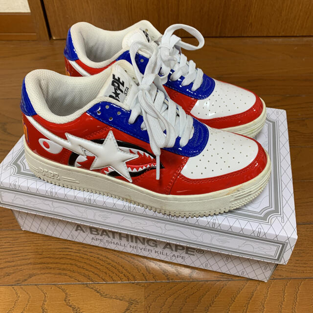 A BATHING APE(アベイシングエイプ)のアベイシングエイプ　シャーク　スニーカー　『値下げしました❗️』 メンズの靴/シューズ(スニーカー)の商品写真