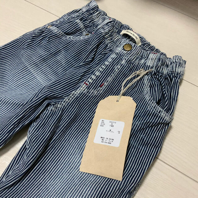 新品タグ付き キッズ ストレッチパンツ 140 ヒッコリー キッズ/ベビー/マタニティのキッズ服男の子用(90cm~)(パンツ/スパッツ)の商品写真