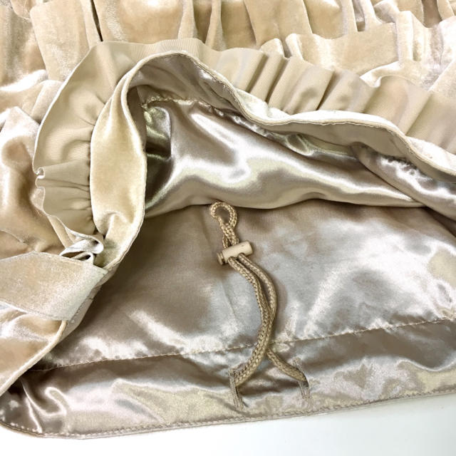 merlot(メルロー)のメルロー ベロア調フリルバッグ  ベージュ レディースのバッグ(ショルダーバッグ)の商品写真