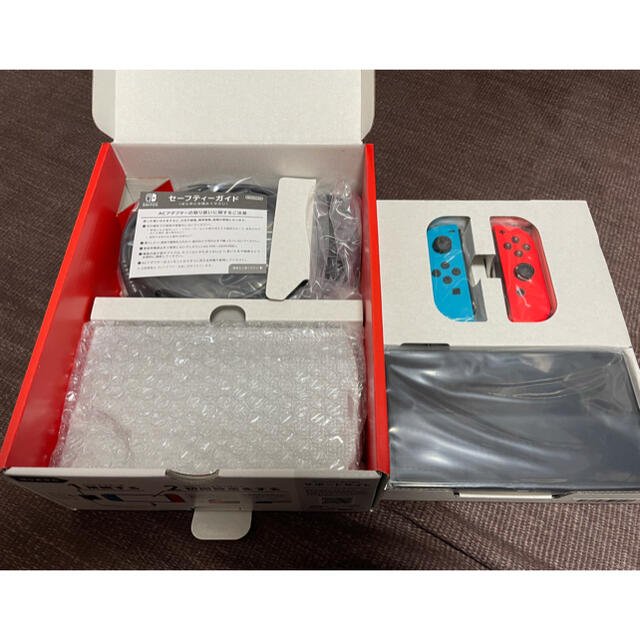 Nintendo Switch(ニンテンドースイッチ)の【新品未使用】NINTENDO SWITCH (有機ELモデル） エンタメ/ホビーのゲームソフト/ゲーム機本体(家庭用ゲーム機本体)の商品写真