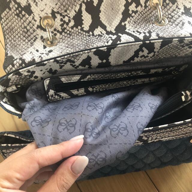 GUESS(ゲス)のguess bag レディースのバッグ(ハンドバッグ)の商品写真