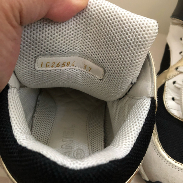 CHANELスニーカー 白黒 23.5センチ | www.jarussi.com.br