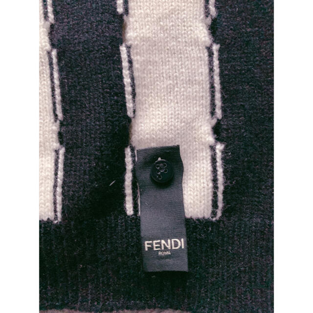 FENDI(フェンディ)のFENDI カシミヤニット　ストライプ　バイカラー　フェンディ　新品　ホワイト メンズのトップス(ニット/セーター)の商品写真