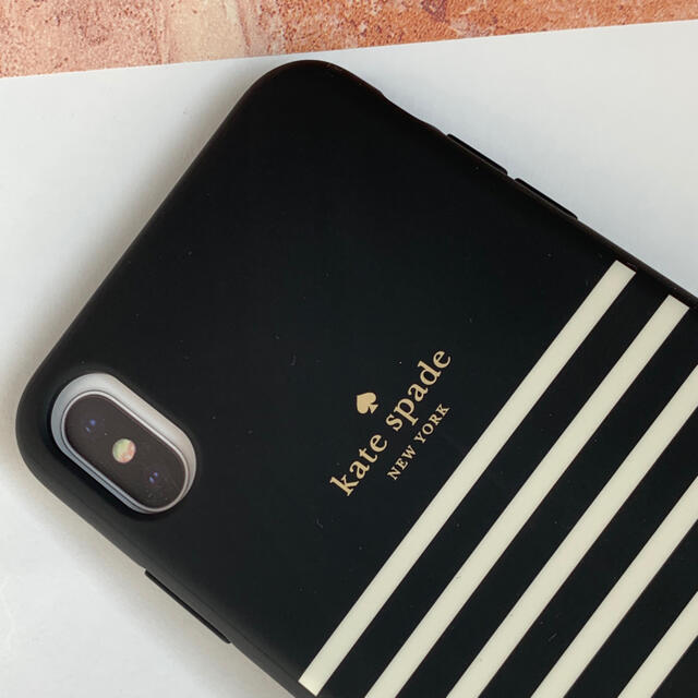 kate spade new york(ケイトスペードニューヨーク)のケイトスペード kate spade iPhone XS MAX ケース 白黒縞 スマホ/家電/カメラのスマホアクセサリー(iPhoneケース)の商品写真