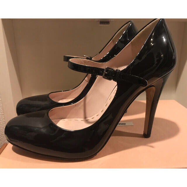 miumiu - 【お値下げ・美品】ミュウミュウ エナメルパンプス 黒 36.5