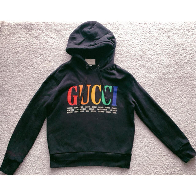 Gucci(グッチ)のGucci カラフルロゴ　ブラック　パーカー　フーディー　グッチ　マルチカラー メンズのトップス(パーカー)の商品写真