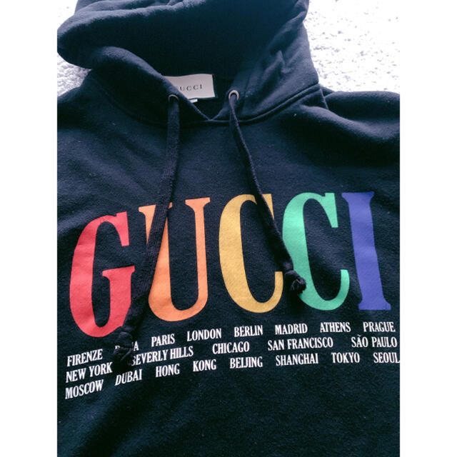 Gucci(グッチ)のGucci カラフルロゴ　ブラック　パーカー　フーディー　グッチ　マルチカラー メンズのトップス(パーカー)の商品写真