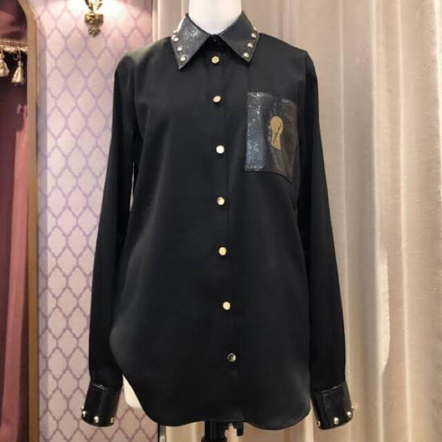 PRADA(プラダ)のa maiden devil keyhole shirt レディースのトップス(シャツ/ブラウス(長袖/七分))の商品写真