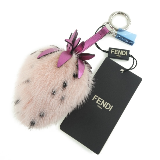 FENDI(フェンディ)のフェンディ 苺/イチゴ 7AR677 A3D1 F13DW ピンク レディースのアクセサリー(チャーム)の商品写真