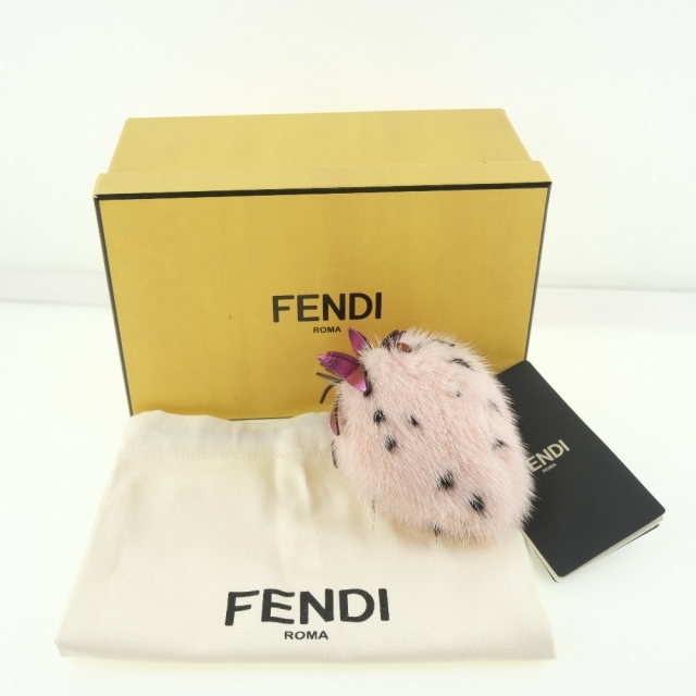 FENDI(フェンディ)のフェンディ 苺/イチゴ 7AR677 A3D1 F13DW ピンク レディースのアクセサリー(チャーム)の商品写真