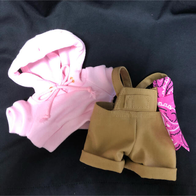 Kis-My-Ft2(キスマイフットツー)のキスマイベア衣装　パーカー&サロペット　ピンク エンタメ/ホビーのタレントグッズ(アイドルグッズ)の商品写真