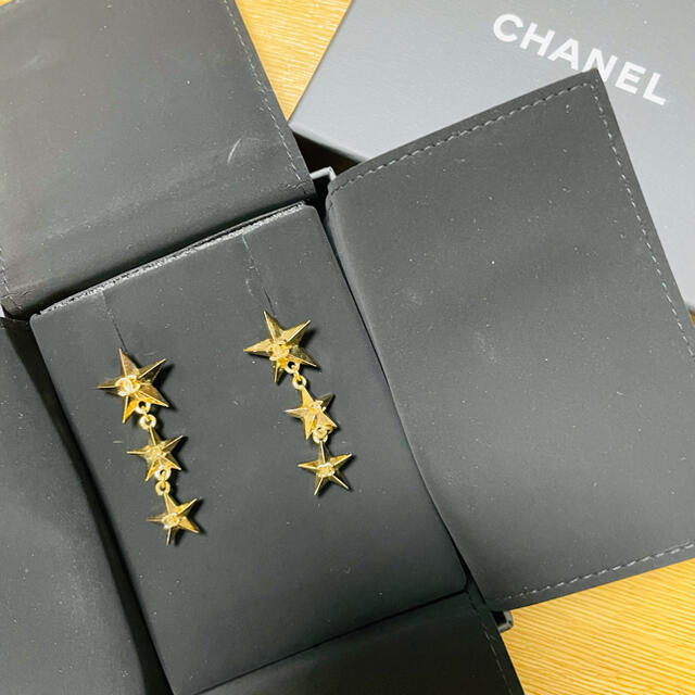 CHANEL(シャネル)のCHANEL シャネル スタートリロジーピアス A17C 新作 レディースのアクセサリー(ピアス)の商品写真