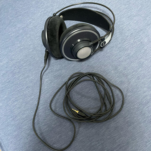 AKG K702