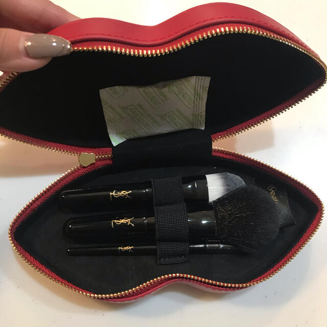 Yves Saint Laurent Beaute(イヴサンローランボーテ)の新品　イブサンローラン　香水　リブレ　オーデトワレ　ブラシセット コスメ/美容の香水(香水(女性用))の商品写真