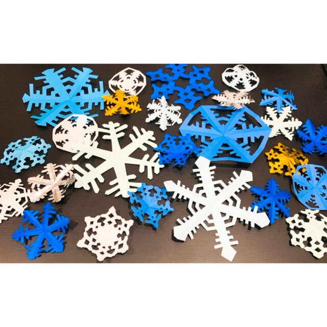 11月 12月 クリスマス 冬 飾り 雪の結晶 切り絵 壁面 誕生日 ハンドメイドの素材/材料(型紙/パターン)の商品写真