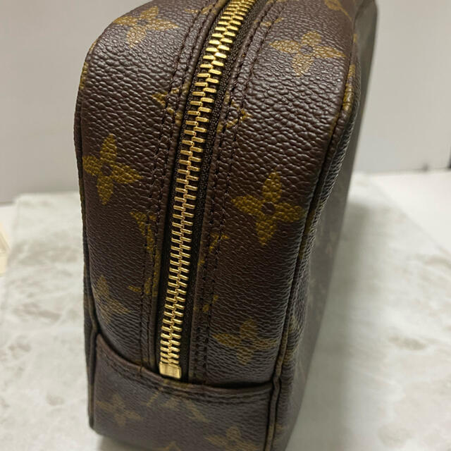 LOUIS VUITTON(ルイヴィトン)のLOUIS VUITTON トゥルース・トワレ23バックポーチ メンズのバッグ(セカンドバッグ/クラッチバッグ)の商品写真