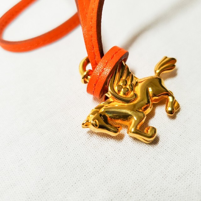 Hermes(エルメス)の【未使用に近い】HERMES　カデナ　ペガサス　チャーム　革紐付き レディースのアクセサリー(チャーム)の商品写真