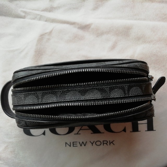 COACH(コーチ)の正規直営店購入　コーチ　シグネチャーレザー　セカンドバッグ　新品、袋付き メンズのバッグ(セカンドバッグ/クラッチバッグ)の商品写真