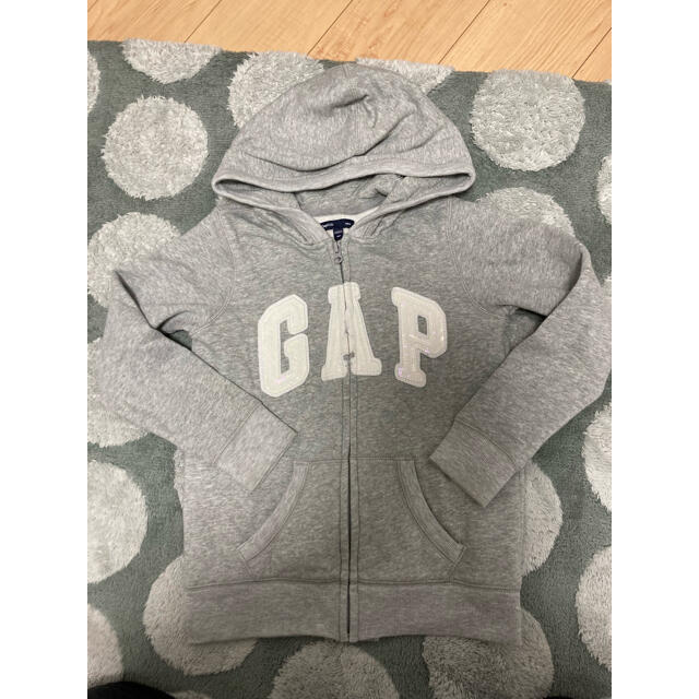 GAP Kids(ギャップキッズ)のGAP ガールズ　裏起毛パーカー　130cm キッズ/ベビー/マタニティのキッズ服女の子用(90cm~)(ジャケット/上着)の商品写真