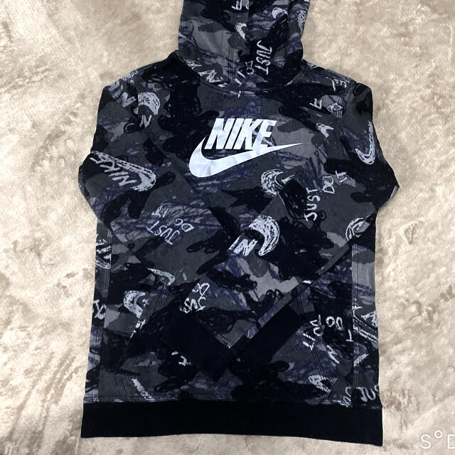 NIKE(ナイキ)のNIKEボーイズパーカー　L キッズ/ベビー/マタニティのキッズ服男の子用(90cm~)(ジャケット/上着)の商品写真